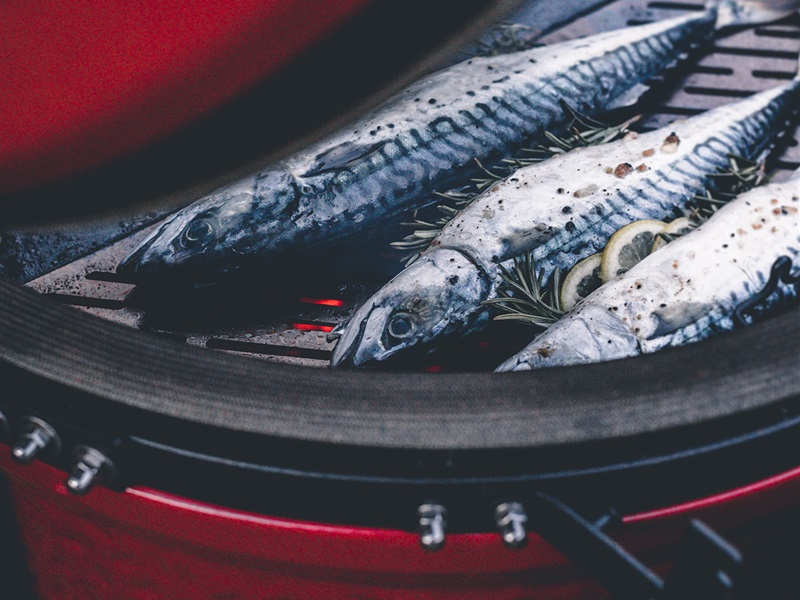 Fish cook evenly on our laser-cut grate